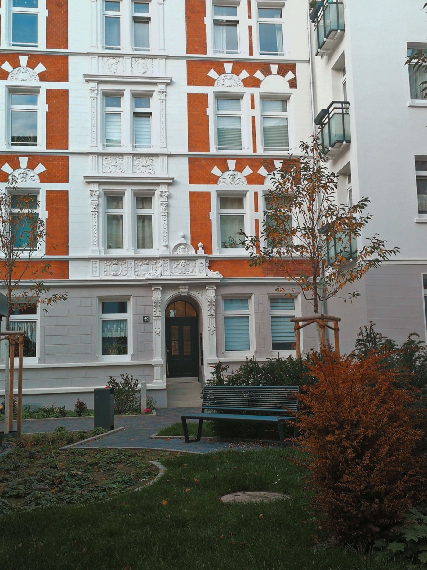 Fachada de edificio residencial rehabilitada en Bilbao