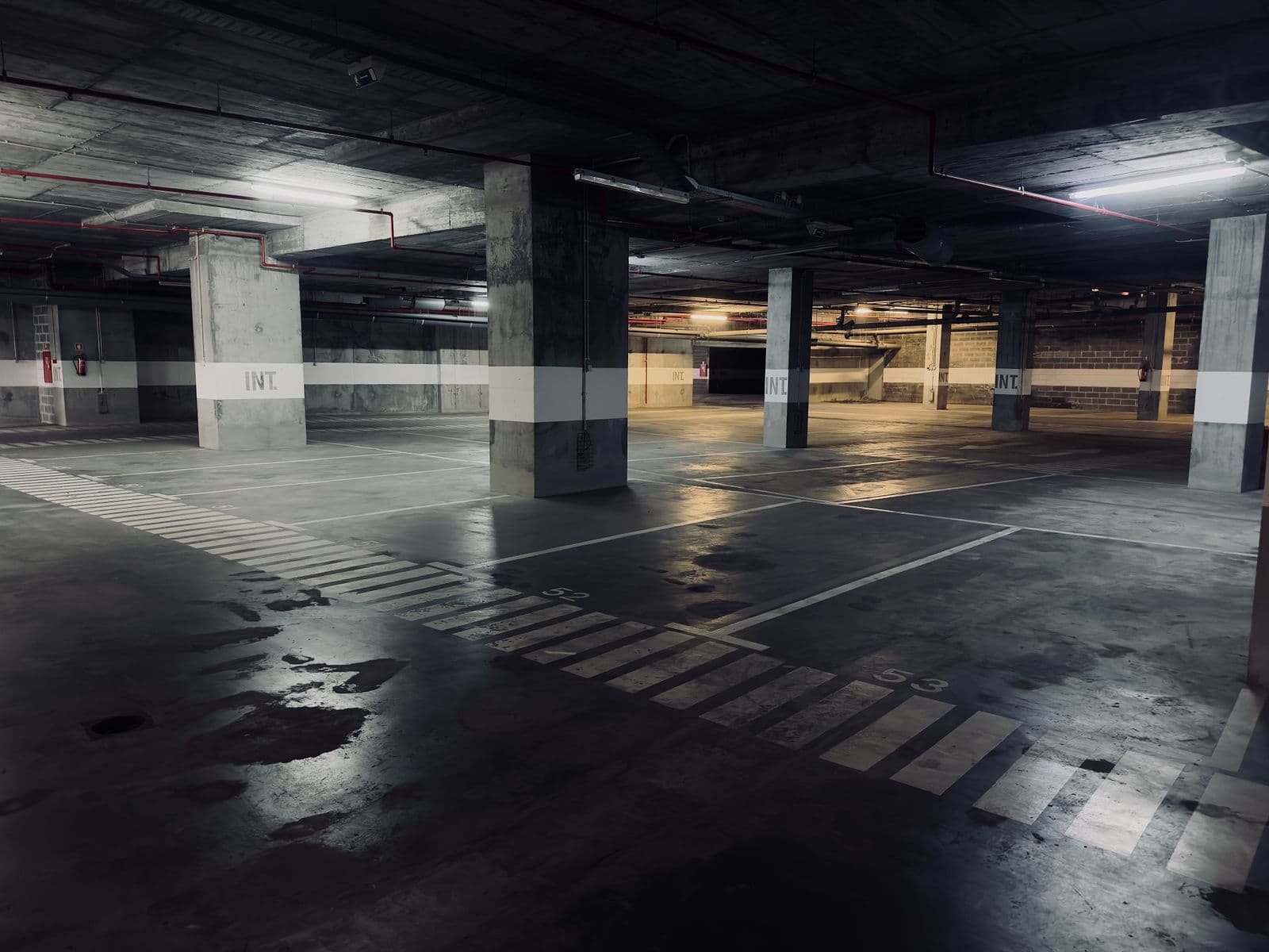 Pavimento epoxi en parking subterráneo en Bizkaia